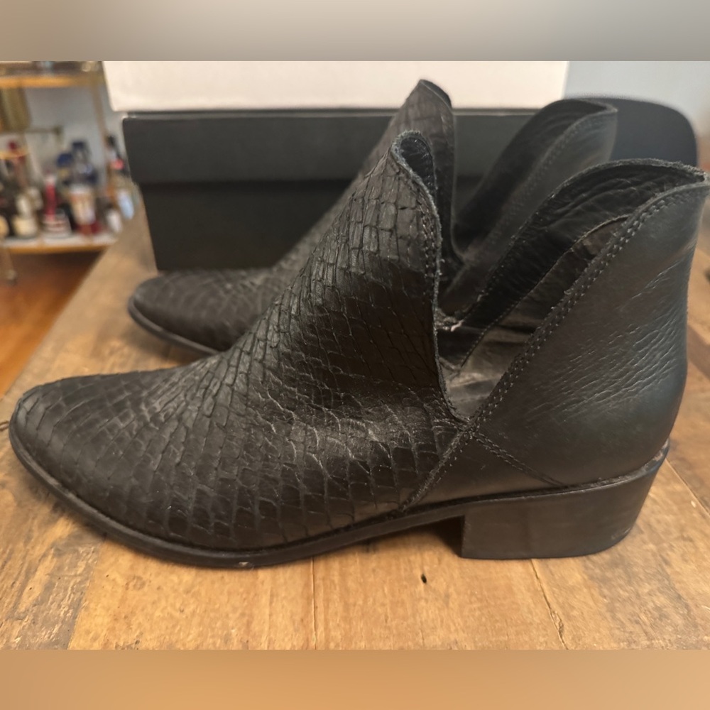 Kaanas black Tijuana booties